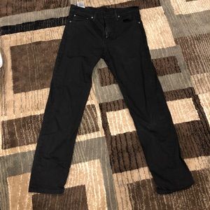Never worn Mens Levi Slim fit jeans in Black 32W